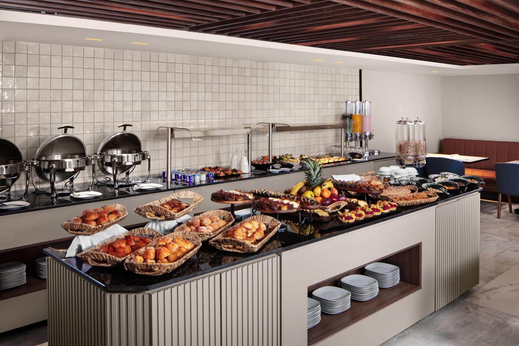 Отель Courtyard By Marriott Casablanca Downtown Экстерьер фото